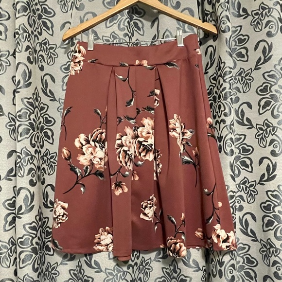 Haute Monde Dresses & Skirts - Haute Monde Floral Pleated Midi Skirt M